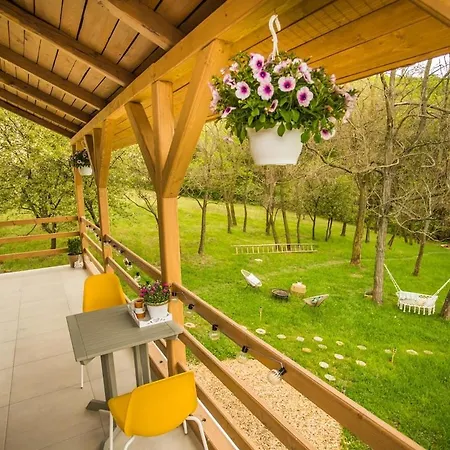 Avarlak, Faház Erdei Wellnessel Ferienhaus