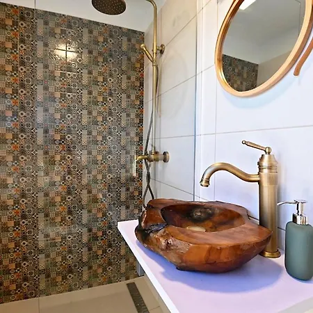 Avarlak, Faház Erdei Wellnessel Ferienhaus *